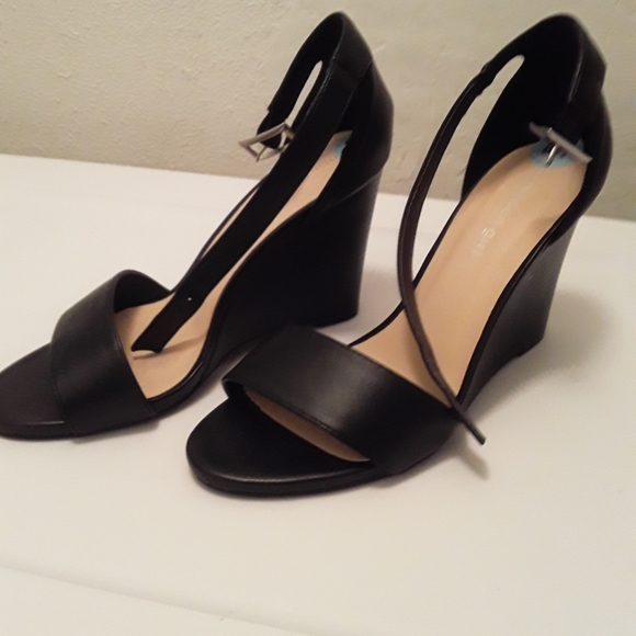 Shoes - Picture 4 of 12